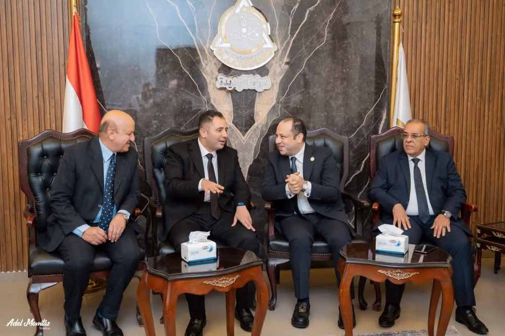 معالي محافظ دمياط خلال زيارته للمعهد